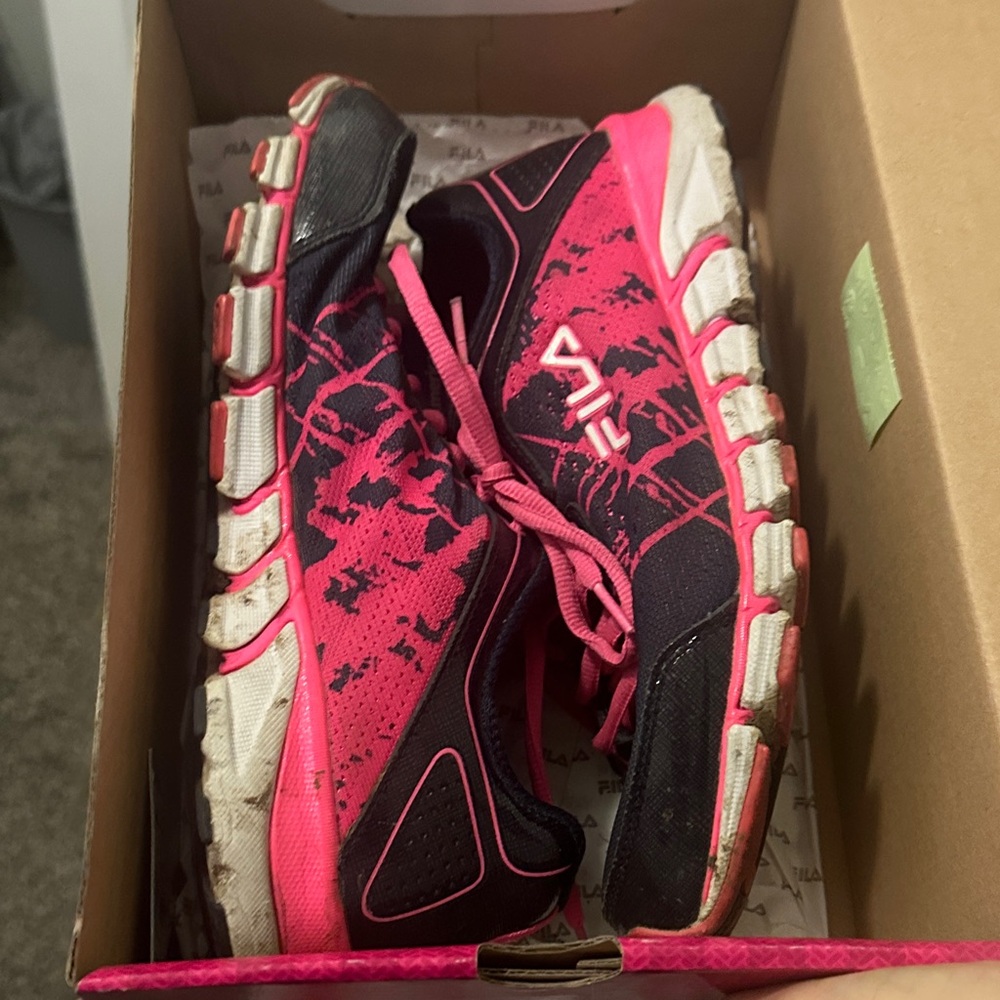 Fila Women's Black and Pink Athletic Shoes